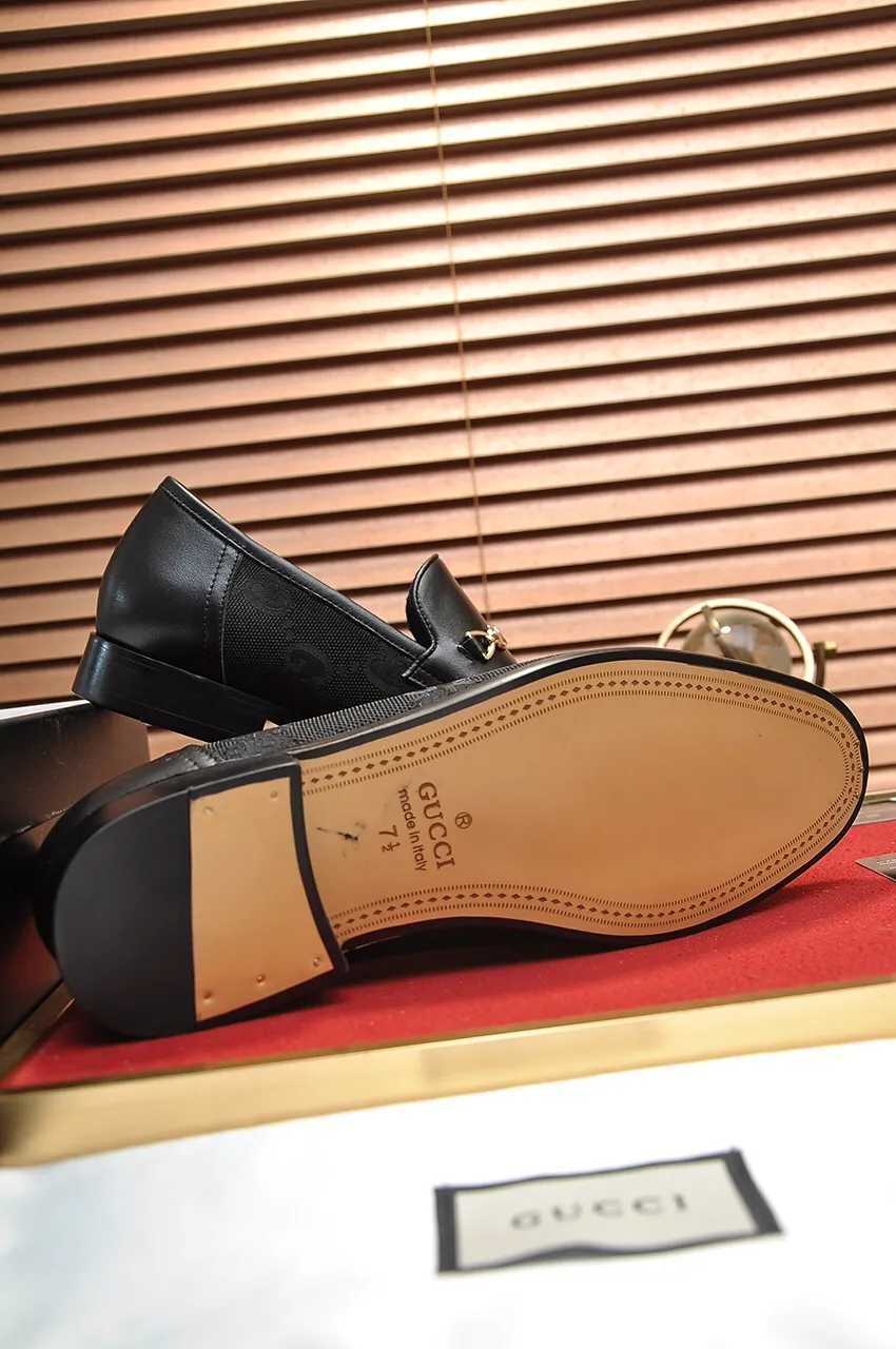 Men's shoes💰500💶Italy's top luxury men's shoe giant (GUCCI) (Gucci) (full cowhide lining) new arrival🍃Original European style🔰 Pleasant to the eye😍In order to make the shoes more durable and non-deformable🌀The production continues to follow traditional methods but there is still no lack of innovation💪Choose original sheepskin for the leather♻️ Smooth and natural And extra bright ⭐Made of imported cowhide, the first choice of rich people 38-45 (45 customized)